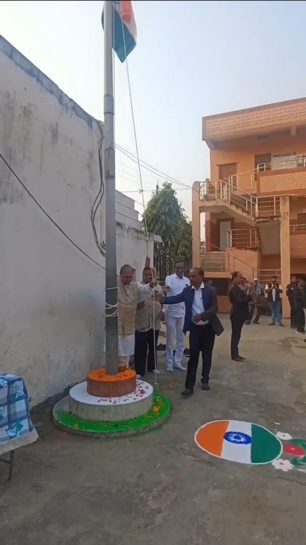 लिटिल रोज इंग्लिश मीडियम स्कूल में गणतंत्र दिवस के अवसर पर सांस्कृतिक कार्यक्रमों से मनाया गया राष्ट्रीय पर्व