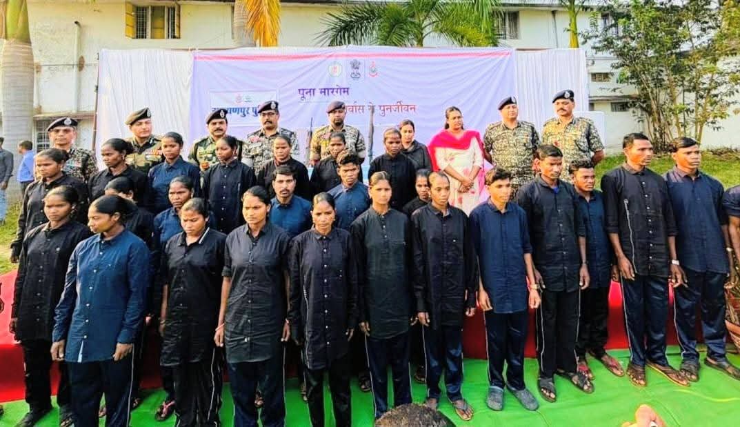 हिदमा के मारे जाने के बाद 82 लाख के इनामी 28 नक्सली किये आत्मसमर्परण